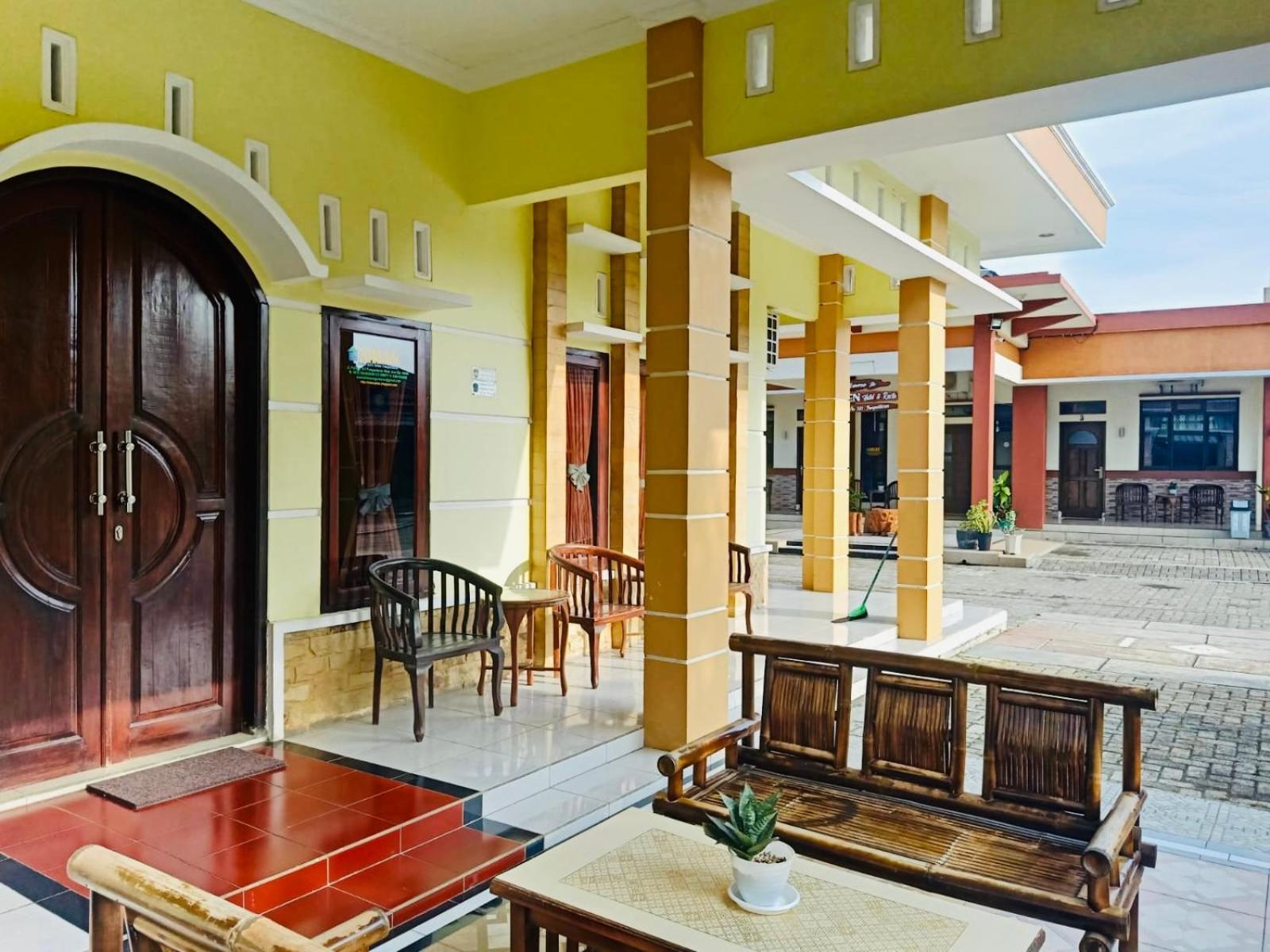 Hotel Ahlen Pangandaran Zimmer foto